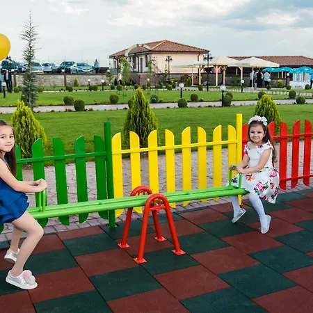 汽车旅馆 Kompleks Raiski Kat 3*