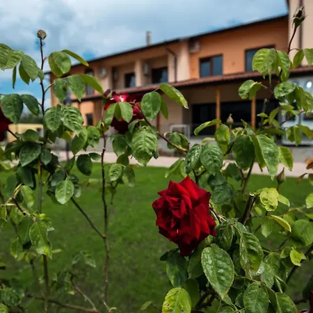 Kompleks Raiski Kat Motel