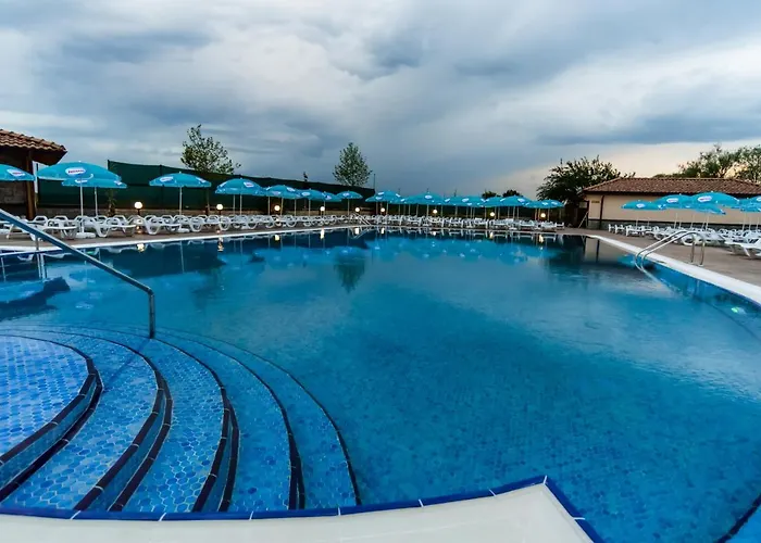 Kompleks Raiski Kat 汽车旅馆