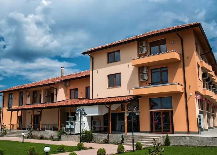 Kompleks Raiski Kat 3* 季米特洛夫格勒